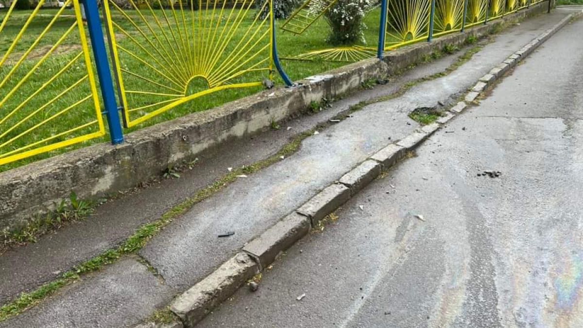 "Голф" влетя в детска градина в "Люлин", родителите са в шок СНИМКИ