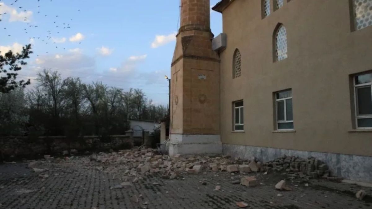 Земетръсна буря в Турция, хората още са в паника! Апокалиптични СНИМКИ
