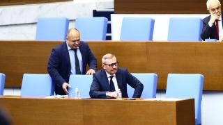 Плажуващите у нас ликуват след тези думи на Евтим Милошев за цената на чадъра и шезлонга