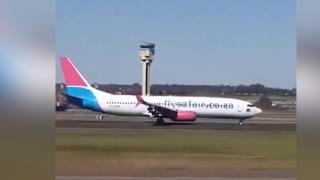 Нов инцидент със самолет на Boeing, този път при излитане от летище ВИДЕО