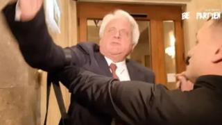 Бойко Рашков скочи да бие журналисти, сипе тежки закани БЛИЦ TV