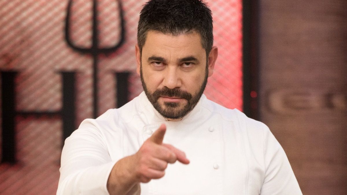 Любимка от Hell's Kitchen с голяма новина, показа бременно коремче