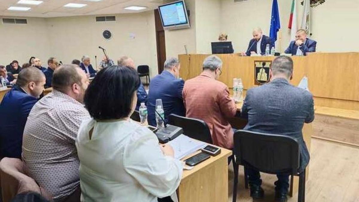 Крахът продължава: Коалицията ПП-ДБ се разпадна във... СНИМКА