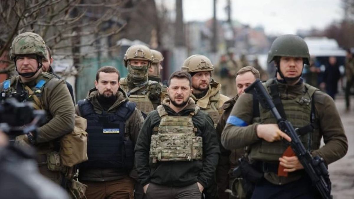 Скандалът расте: Падна главата на министър на Зеленски