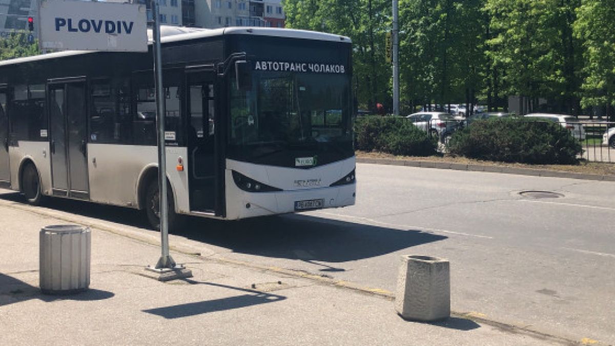 Шофьор на автобус към контрольорка: Ще ти обърна джуките СНИМКИ