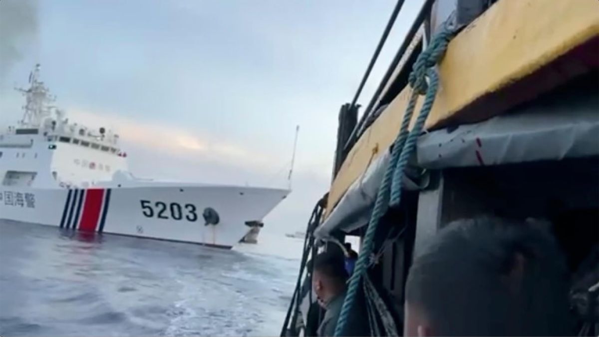 Китай пак използва водни оръдия срещу кораби на Филипините