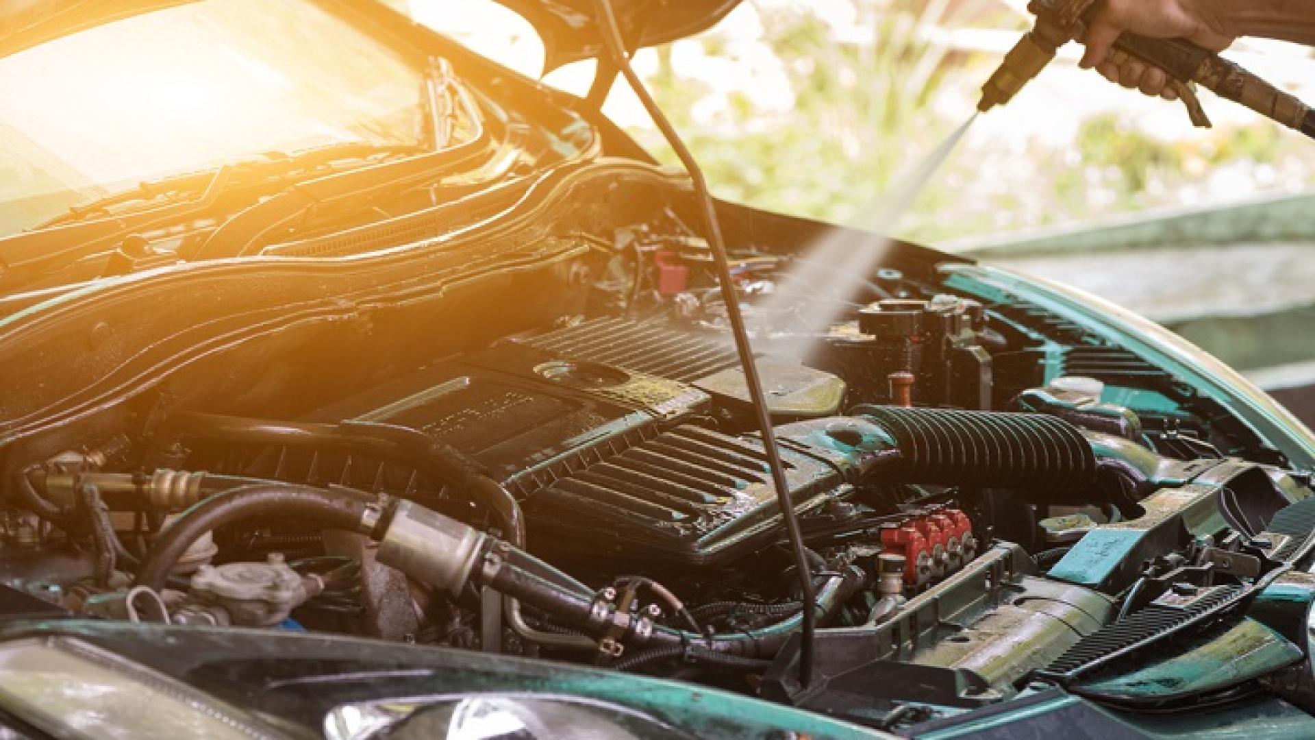 Пролетта дойде: Трябва ли да измиете двигателя на колата? 