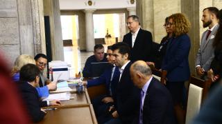 Огромен скандал! ПП осигурили на Лукойл и Газпром международна престъпност, финансираща режима на Путин