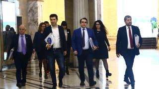 ПП-ДБ с извънреден ход насред депутатската ваканция, искат спешно да... 