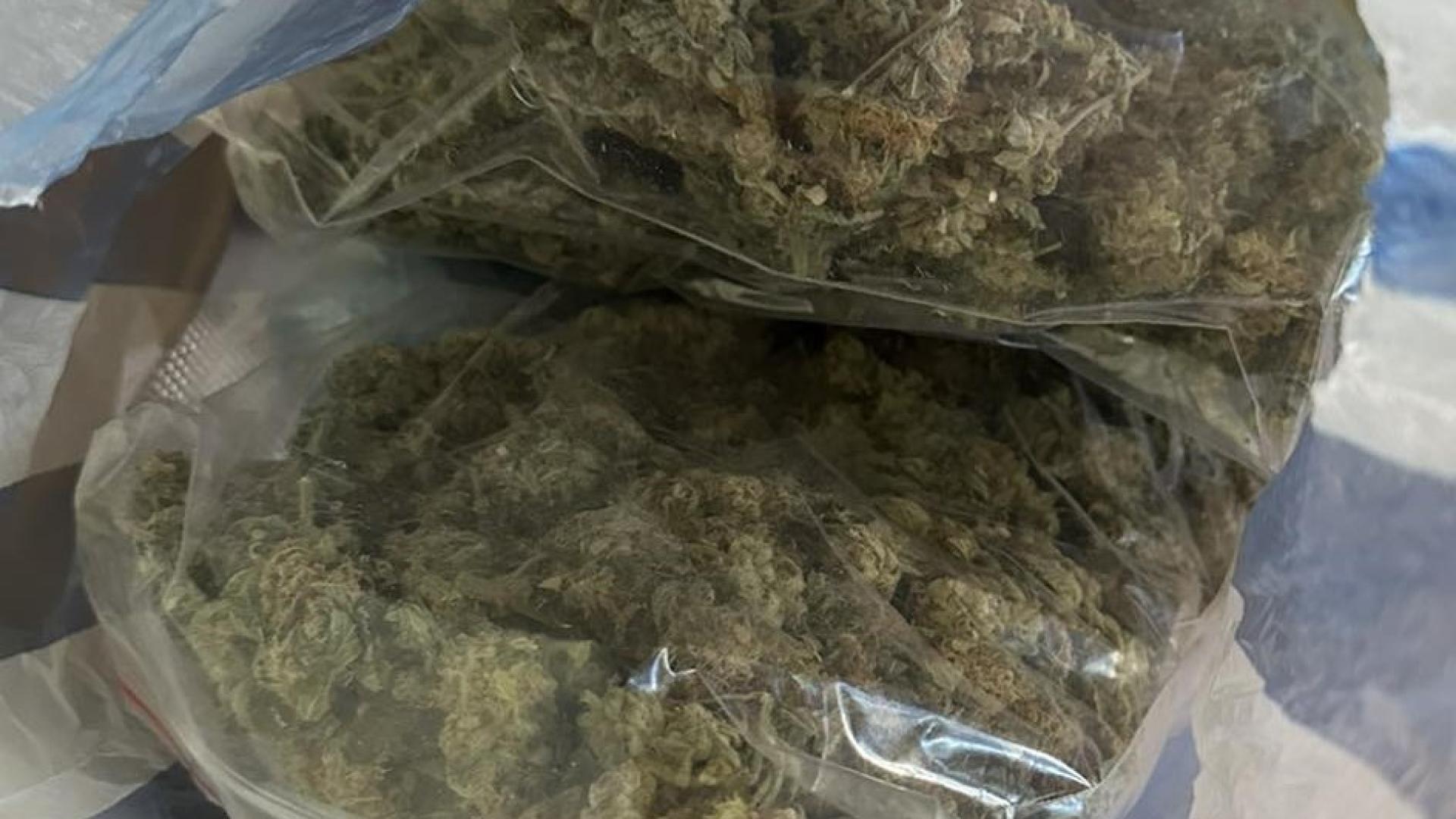 Мощен удар на полицията в Нови Искър, задържан е цял камион със...