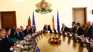 Кои ще са новите министри? Само Главчев се дърпа 