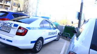 Зловеща мистерия в районното в Харманли, прострелян полицай лежи на земята 