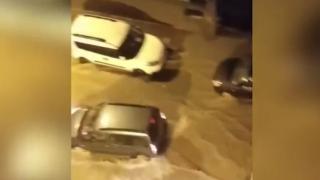Мощна буря се стовари върху Анкара, улиците са под вода ВИДЕО
