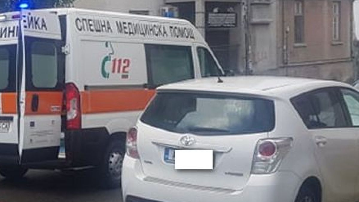 Бус помете малко дете в Бургас, а родителите му ... СНИМКА