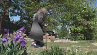 98-г. украинка избяга по пантофи от руското нашествие СНИМКИ