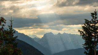 Синоптиците с изненадваща прогноза, няма да ни се размине дъждът, но живакът скача до...