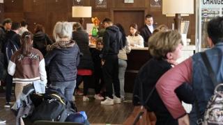 Румънци и поляци напълниха Слънчев бряг, вместо на плаж отидоха на...