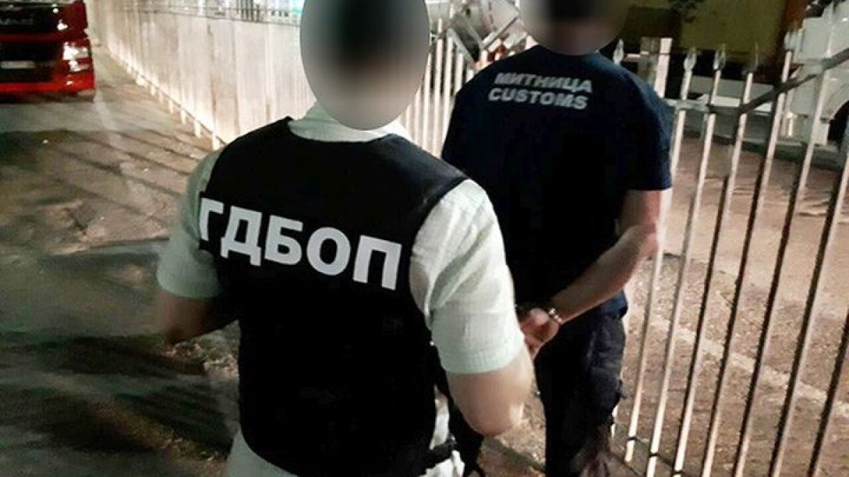 Горещи разкрития за закопчания митничар на "Калотина": ГДБОП открили в дома му... Видео
