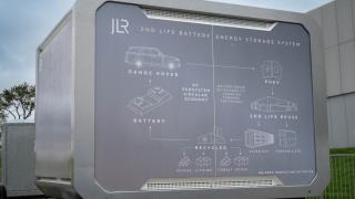JLR осъществява зареждане с нулеви емисии с първата система за съхранение на енергия, използваща втори живот на батериите 