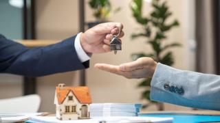 Имотите и еврозоната: Виждаш цена, която ти се струва много висока, след два дена искаш да видиш имота, но...