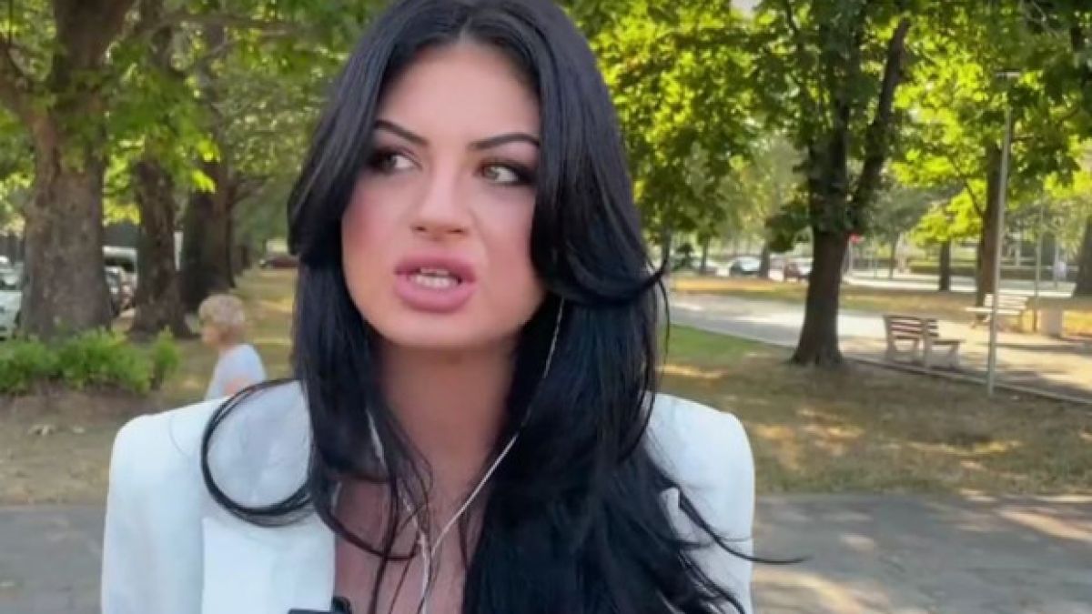 Мис България седна зад волана и си показа силикона СНИМКА 18+