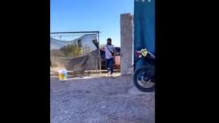 Вижте как строители дадоха брутален урок на своя началник ВИДЕО