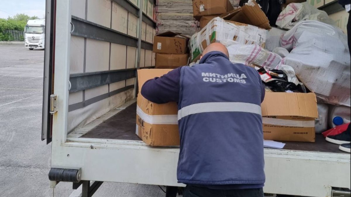 Какъв удар на митничарите на "Капитан Андреево", задържаха близо 100 000... СНИМКИ