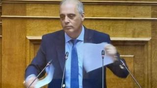 Гръцки политик скъса в парламента Преспанския договор със Северна Македония ВИДЕО
