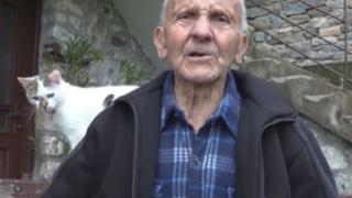 Шефът на НАП отчете дядо Димитър с шише ракия СНИМКА
