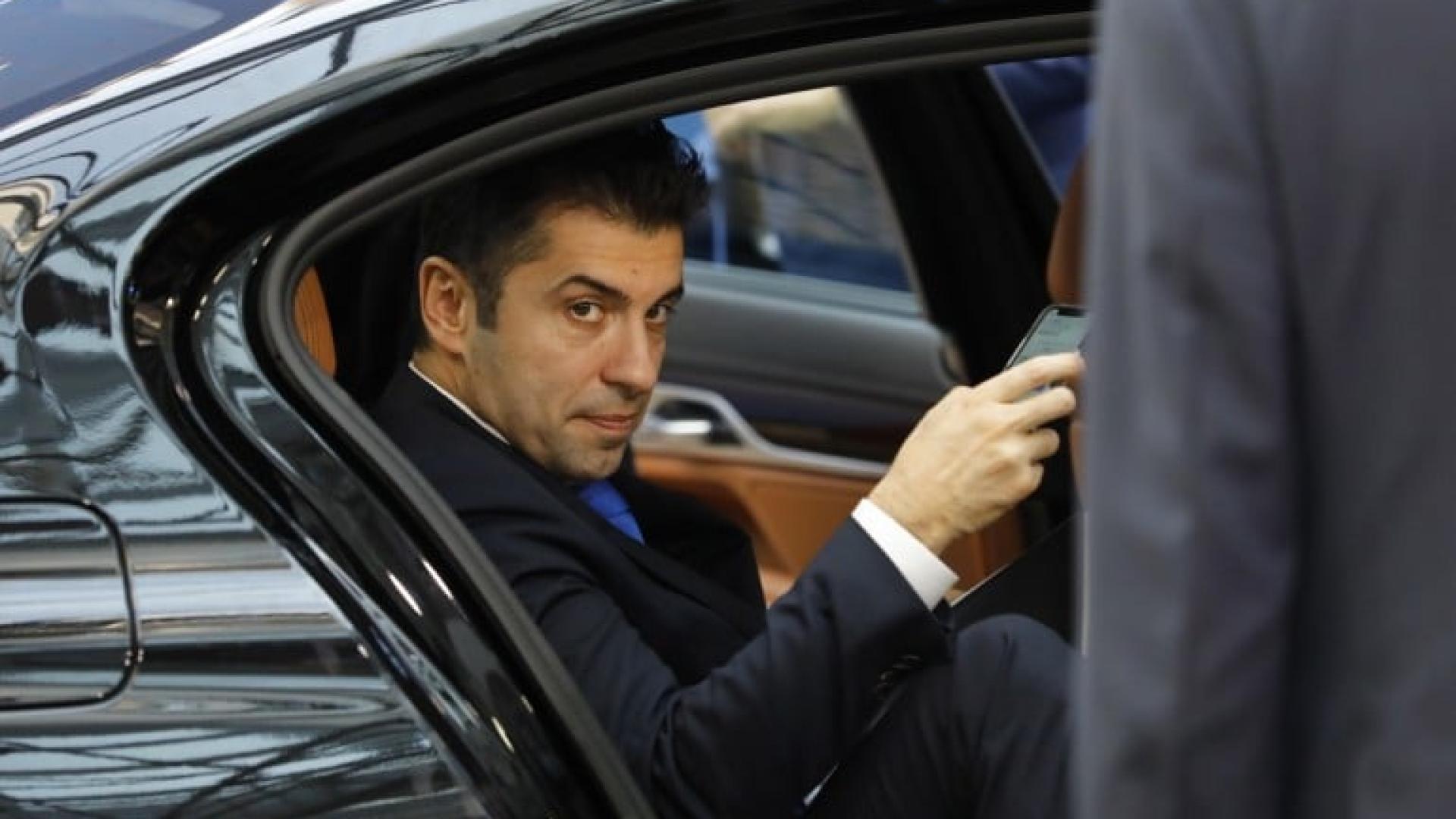 Отговорът на тази мистерия около мелето с Кирил Петков може да го съсипе