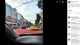 Първо в БЛИЦ! Извънредна ситуация на ключов столичен булевард, човек лежи на земята СНИМКА 18+