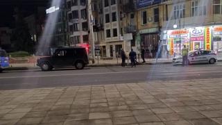 Почерня от полиция на бургаски булевард, приклещиха G класа СНИМКИ 
