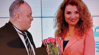 Ефирът се изчерви! Кандидат за депутат флиртува с водеща на БНТ СНИМКИ