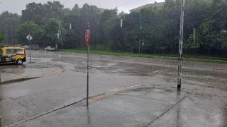 Потоп: Градушка като орех обрули столични квартали, под вода са... ВИДЕО