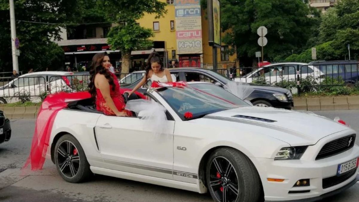 Пловдив гледа със затаен дъх: Арабски шейхове, скъпи коли, тъпан и... СНИМКИ