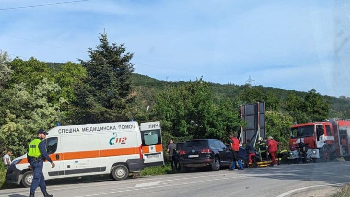 Шофьор мина по пътя на Кирил Петков край Аксаково, шокира с ВИДЕО