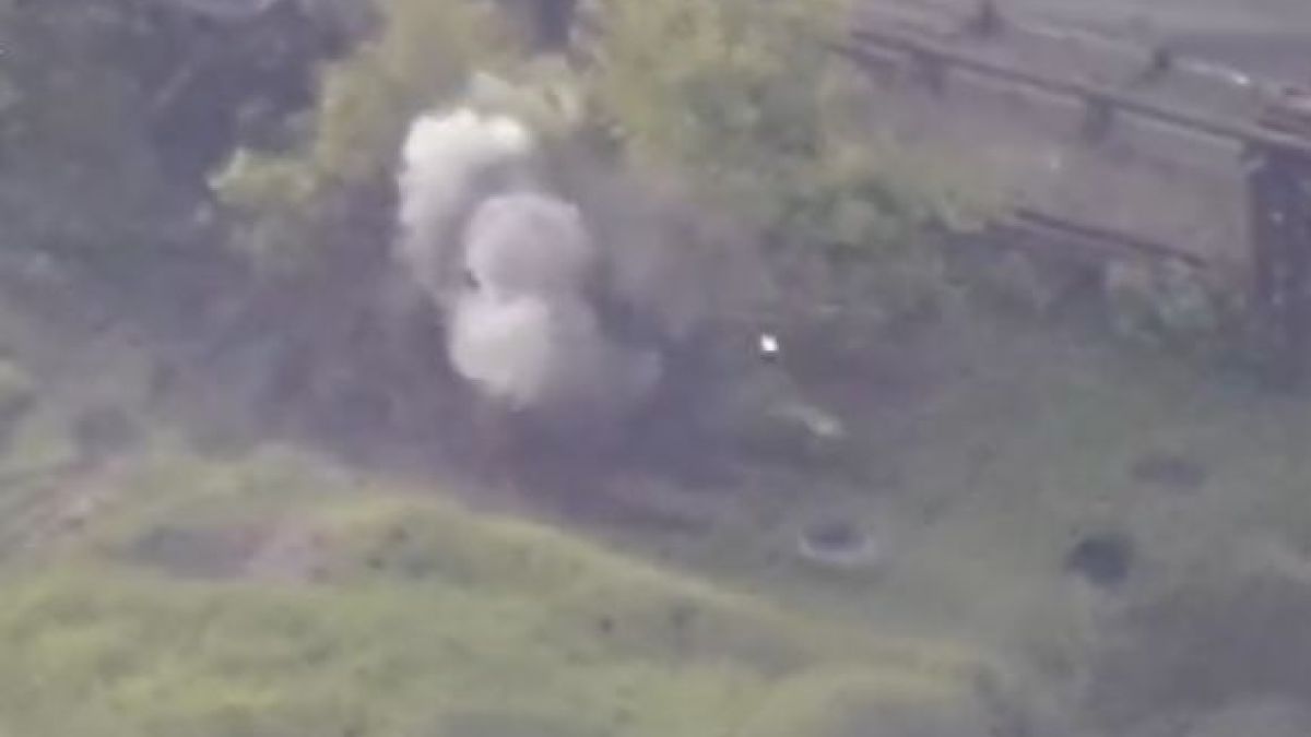 Бойци от ВСУ унищожиха руска САУ "Гвоздика" край Авдеевка ВИДЕО