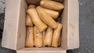 Митничари свалиха задните гуми на 24-г. нашенка и откриха плячка за 1 млн. лв. ВИДЕО