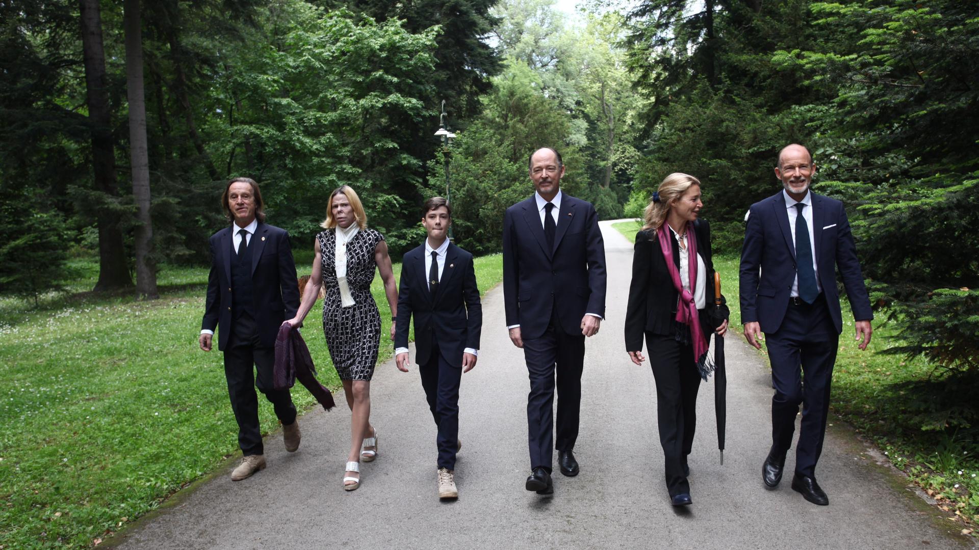 Царското семейство с изявление за разкритията за връзки с Епстийн