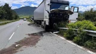Опасна ситуация на АМ "Хемус" след каскада на ТИР ВИДЕО