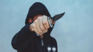 Побеснял мъж кла аптекар в София
