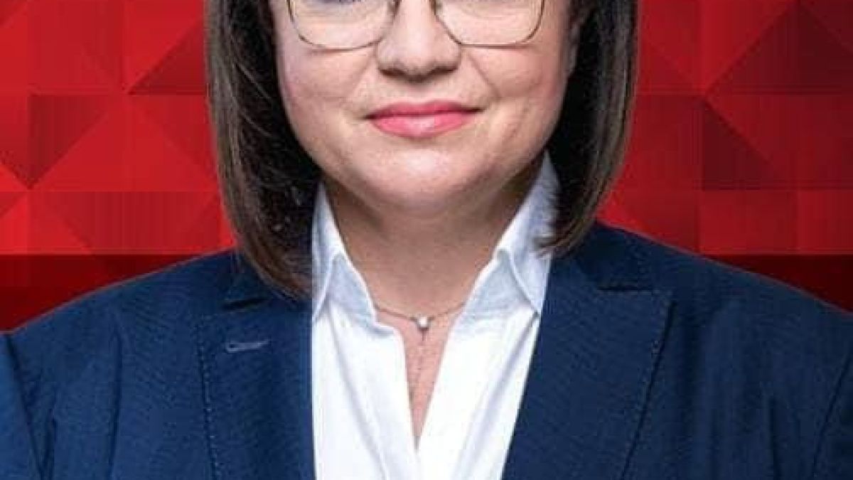 Корнелия Нинова: Честит празник, мили деца! Бъдете здрави, любопитни, усмихнати и смели