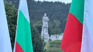 България отдава почит пред подвига на Христо Ботев
