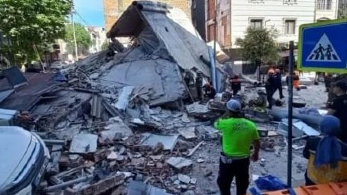 Най-страшната вест дойде след ужаса в Истанбул, страховито ВИДЕО запечата рухването на сградата  