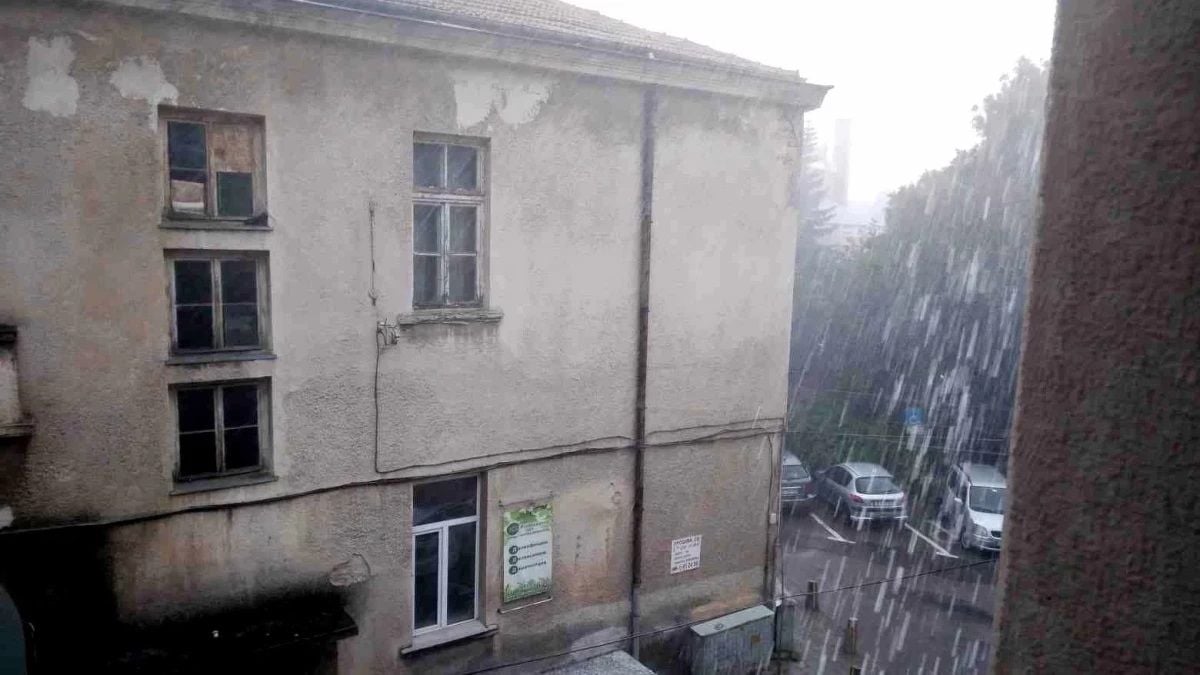 Градушка като яйце помля този български град СНИМКИ