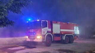 Извънредно: Голям пожар пламна в жилищна сграда в среднощна София, има жертва