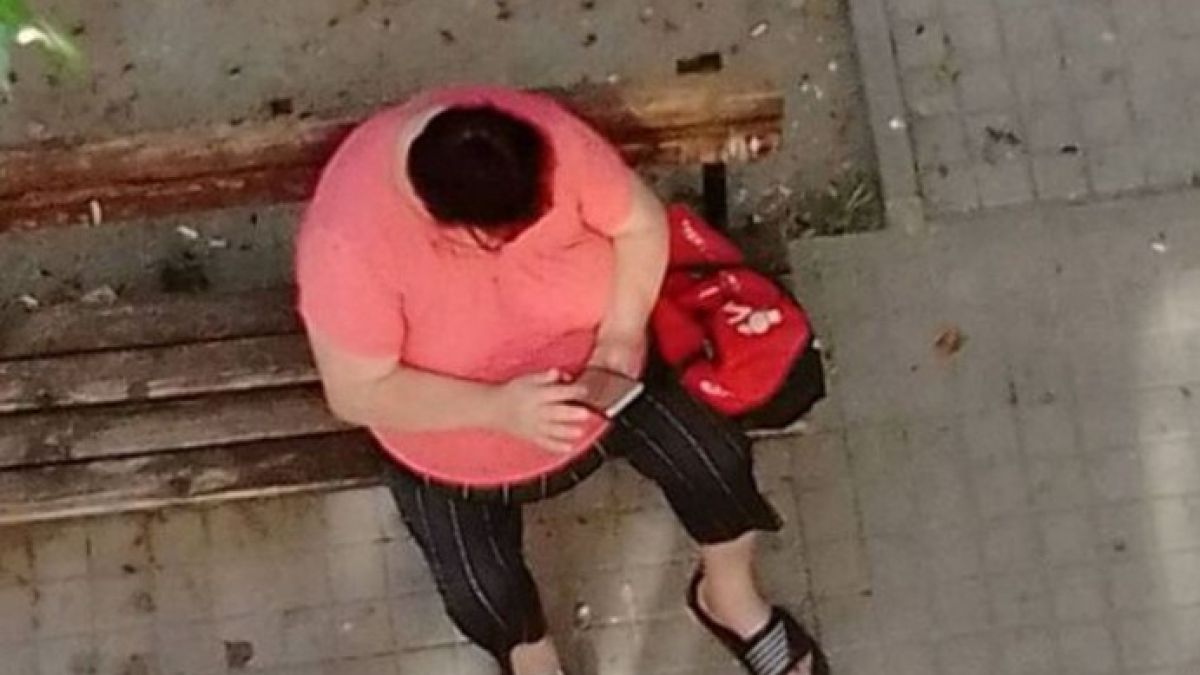 Жена погнуси всички с поведението си пред блок в Димитровград