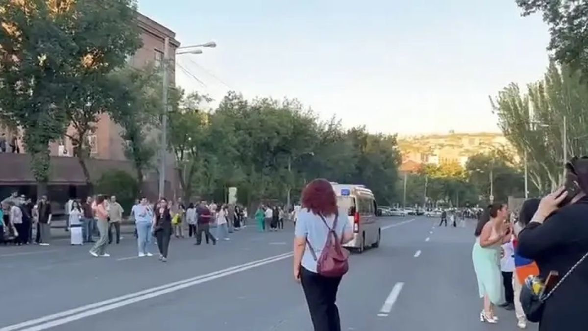 Масови протести, иска се оставката на този премиер 
