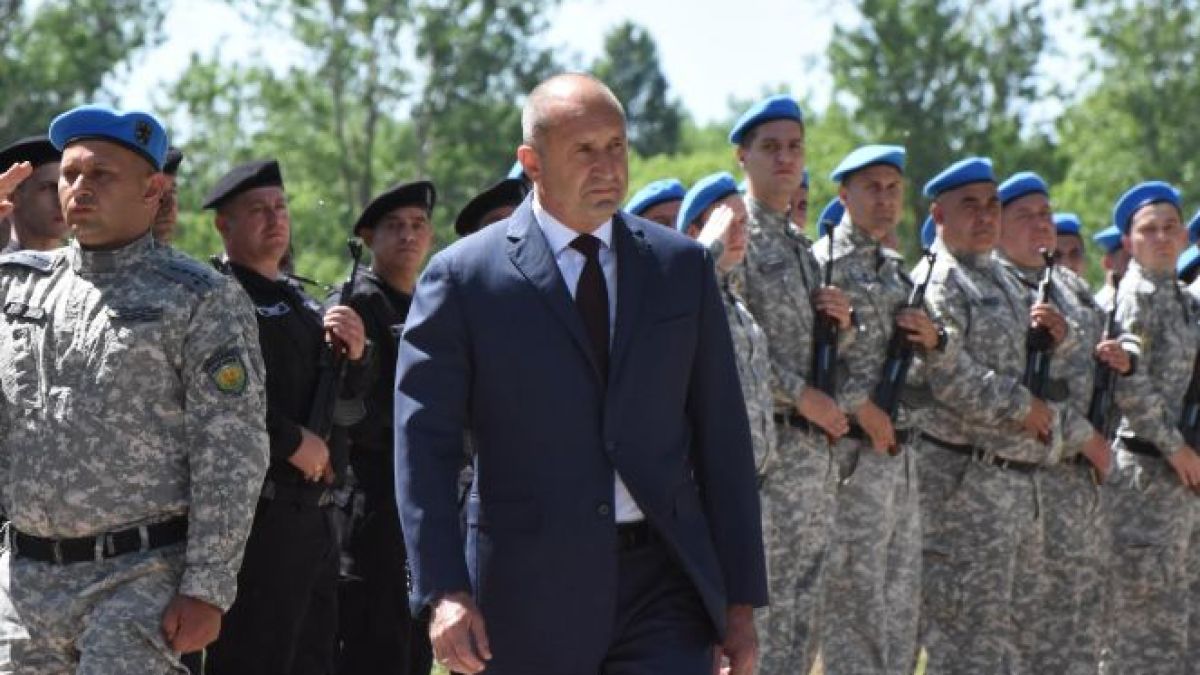 Готови за сражение? Радев поиска военна подготовка за младите