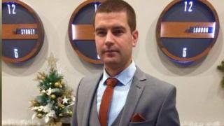 Новоизбран депутат от "Величие" хвърли партията в шок, ето коя хубавица намаза  